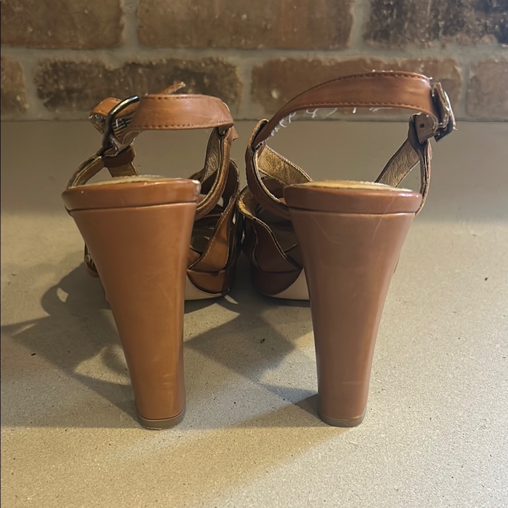 Ciao Bella Sophisticated Tan High Heels with Strappy Design Sz 7 - Picture 6 of 14